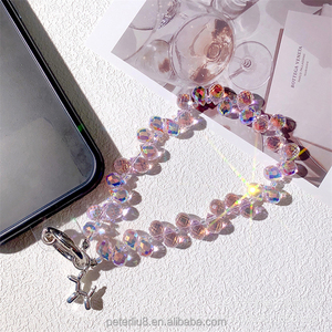 2024 créatif lumière luxe Style cristal <span class=keywords><strong>bijou</strong></span> perlé Bling Bling <span class=keywords><strong>chaîne</strong></span> <span class=keywords><strong>de</strong></span> <span class=keywords><strong>téléphone</strong></span> portable nouveau porte-clés en plastique sangle <span class=keywords><strong>de</strong></span> <span class=keywords><strong>téléphone</strong></span> portable - Product Image 3
