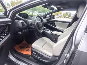 SUV Toyota de Segunda Mano, Fabricado en 2022, BZ4X, Eléctrico, Autonomía de 500 Kilómetros - Product Image 5