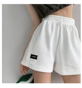 กางเกงขาสั้นเอวสูงสำหรับผู้หญิง ใส่เล่นกีฬา ใส่เที่ยว ใส่สบาย ระบายอากาศได้ดี ผ้าไร้ตะเข็บ ทรงเข้ารูป ยืดหยุ่น - Product Image 4