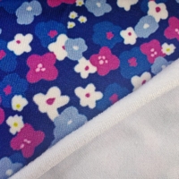 Tissu jersey imprimé double brossé en polyester et élasthanne pour la fabrication de vêtements d'extérieur pour filles - Extensible et résistant à l'eau