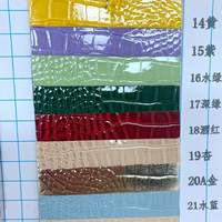 Vente en gros de rouleaux de tissu en cuir synthétique gaufré à motif brillant de crocodile en PVC pour la fabrication de sacs