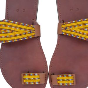 Chaussons en cuir véritable faits à la main en Ouganda, style ethnique artisanal, pour l'intérieur et l'extérieur, vente en gros - Product Image 5