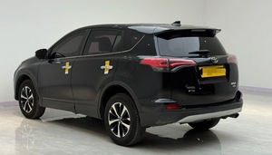 <span class=keywords><strong>Toyota</strong></span> <span class=keywords><strong>RAV4</strong></span> <span class=keywords><strong>Hybride</strong></span> <span class=keywords><strong>2016</strong></span> Version UE Cuir Foncé Traction Avant Pneus LED Phares Toit Ouvrant Boîte Automatique Conduite à Gauche R17 Voitures d'Occasion en Bon État - Product Image 3