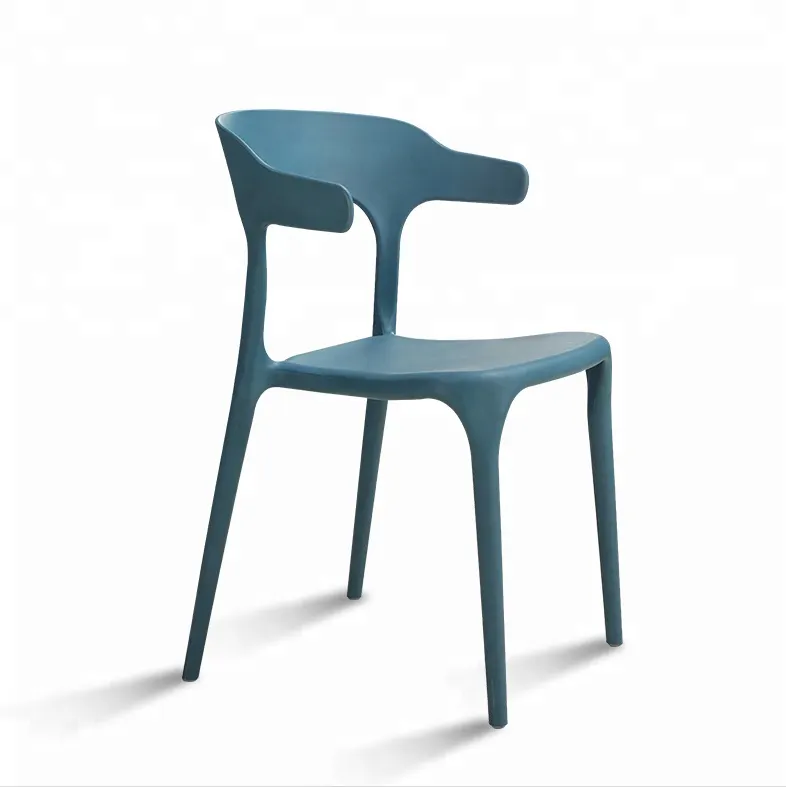 Vente en gros de chaises de meubles de maison au design moderne et bon marché chaises de salle à manger en plastique PP empilables à la mode avec corne de boeuf à vendre