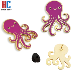 Épinglette en émail plaqué or moderne, motif requin blanc, création artisanale sur le thème de la vie marine, des océans et des créatures aquatiques, cadeau, fabrication usine avec 20 ans d'expérience - Product Image 6