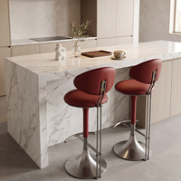 Tabouret de bar en or brossé, chaise pivotante en cuir rouge de qualité supérieure, tabouret de comptoir avec tige recouverte de cuir pour projets de mobilier commercial