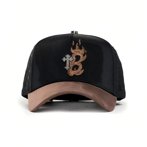 Nueva Llegada Gorra de Barbas de 5 Paneles con Logotipo Bordado de Pedrería, Forro de Seda, Ajustada, con Logotipo BBB, Visera de Ante Negra Personalizada - Product Image 4