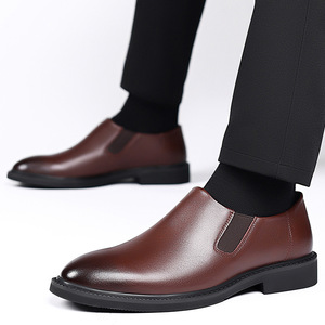 Mocassins en cuir véritable pour hommes, bout pointu, à enfiler, semelle intermédiaire respirante en EVA, semelle extérieure en caoutchouc à motif uni, toutes saisons, pour affaires - Product Image 1