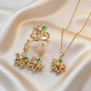 Colar de Flor Rotativa com Strass e Zircônia, Luxuoso Colar de Zircônia Bauhinia para Mulheres - Product Image 4