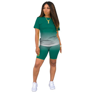 Tenues d'été 2024 Logo personnalisé Ensembles pour femmes Dégradé 2 pièces Manches courtes Décontracté Ensemble deux pièces Pantalon <span class=keywords><strong>court</strong></span> Vêtements pour femmes - Product Image 5