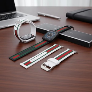 Cinturino in Pelle e Nylon con Charm per <span class=keywords><strong>Apple</strong></span> <span class=keywords><strong>Watch</strong></span> Ultra 2/1 Serie 10/9/8/7/6/5/4/3/2/1 <span class=keywords><strong>SE</strong></span> 2/1 - Impermeabile con Fibbia a Perno - Product Image 1