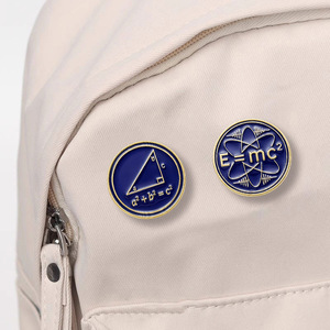 Broche Pi : Badge Formule Mathématique, <span class=keywords><strong>Physique</strong></span> & <span class=keywords><strong>Chimie</strong></span> <span class=keywords><strong>en</strong></span> Alliage avec Clip Arrière et Technique d'Émail Coulant – Cadeau Idéal pour Étudiants - Product Image 4
