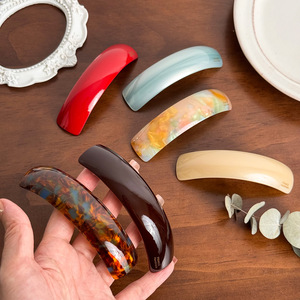 กิ๊บหนีบ<span class=keywords><strong>ผม</strong></span>ทรงตรงสไตล์เกาหลีแบบพรีเมียมสำหรับทรงผมครึ่งรวบที่ด้านหลัง ใช้ได้หลากหลายสำหรับ<span class=keywords><strong>ผม</strong></span>หางม้าสูง ลดราคาพิเศษ - Product Image 1