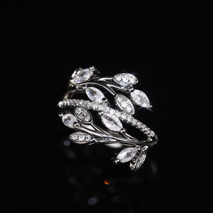 Anello con Design a Foglia e Vite, Anello Creativo Ispirato alla Natura per Donne - Product Image 4