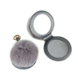 Miroir porte-clés mignon pliant en fourrure rose miroir à main de poche en PU personnalisé vente en gros <span class=keywords><strong>pas</strong></span> <span class=keywords><strong>cher</strong></span> petit cadeau mignon pour les filles - Product Image 3