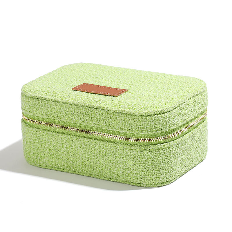 สีเขียวอ่อน