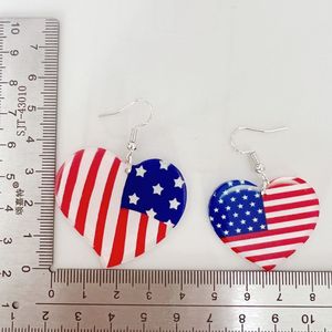 Boucles d'oreilles en forme de cœur pour la fête de l'indépendance américaine, boucles d'oreilles pendantes en acrylique pour fête, design drapeau rouge, blanc et bleu - Product Image 3