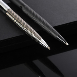 Bolígrafo Metálico de Negocios Jingda 2025, con Franja de Cobre, Giro para Apertura, Punta de 1.0 mm, Tinta Negra, Personalizable con Logotipo Corporativo, Ideal para Regalo Promocional - Product Image 3