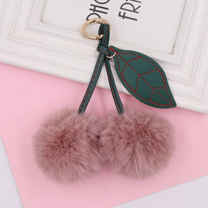 Vente en gros de porte-clés <span class=keywords><strong>pompon</strong></span> boule fourrure fruits cerise <span class=keywords><strong>mini</strong></span> dessin animé accessoires boule peluche pendentif sac à main porte-clés <span class=keywords><strong>pompon</strong></span> cerise - Product Image 1