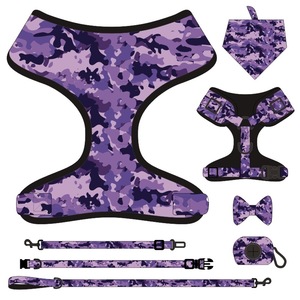 Conjunto de Arnés para Perro con Camuflaje Morado, Cierre de Hebilla Ajustable y Accesorio de Lazo para Mascotas - Product Image 1