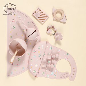 Set di Stoviglie per Bambini in Silicone Alimentare: Piatto con Ventosa, Ciotola, Cucchiaio, Forchetta, Bavaglino e Tovaglietta - Product Image 5