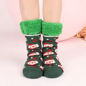 2024 kış kadın nefes kaymaz terlik çorap polyester yeşil çorap ile noel baba desen kalın noel stocking