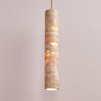 Suspension luminaire longue en marbre naturel jaune Kasanto, lampe à tube suspendue Wabi Sabi en travertin