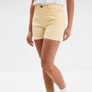 Short en jean pour femme orné de strass, taille élastique, coupe flatteuse, finition délavée, coupe skinny, idéal pour les soirées glamour par temps chaud - Product Image 5