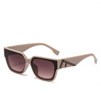 Lunettes de soleil carrées pour femmes, style européen et américain, avec lettre F, UV400 non polarisées, Nouveauté 2026, style rétro pour le street style