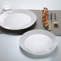En gros plaine blanc pas cher en vrac céramique porcelaine restauration vaisselle ronde dîner plats assiettes pour hôtel restaurant
