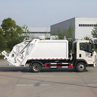 Nouveau camion compacteur de déchets léger Howo 6 m³ à chargement arrière