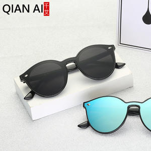 Gafas de Sol Qianai para Mujer, Montura Ovalada Negra, Lentes Azules, 100% Protección UV, Modernas, para Salidas y Fiestas - Product Image 5