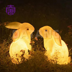 Escultura de conejo 3D de fibra de vidrio con luz LED para decoración de jardín, parque y paisaje en exteriores para días festivos - Product Image 4