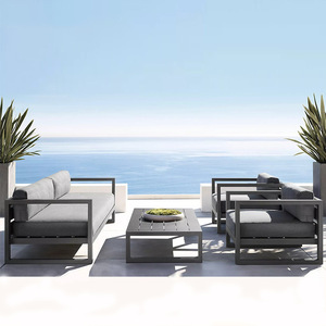 Ensemble <span class=keywords><strong>de</strong></span> <span class=keywords><strong>salon</strong></span> <span class=keywords><strong>de</strong></span> <span class=keywords><strong>jardin</strong></span> moderne et luxueux en <span class=keywords><strong>métal</strong></span> <span class=keywords><strong>noir</strong></span> personnalisé avec coussins, cadre en fer, pour terrasse et extérieur - Product Image 1