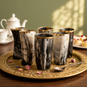 Verre à boire artisanal en corne naturelle, motif gravé, style viking, vaisselle rustique, décoration d'intérieur, gobelet, tasse - Product Image 1