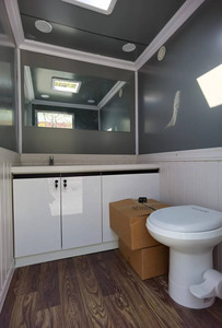 Đôi cabin nhà vệ sinh di động cho ngoài trời sử dụng thương mại hiện đại sang trọng di động nhà vệ sinh Trailer - Product Image 5