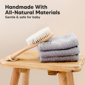Brosse à cheveux pour bébé en bois avec logo personnalisé, brosse pour bébé avec poils <span class=keywords><strong>de</strong></span> chèvre naturels, <span class=keywords><strong>peigne</strong></span> pour bébé qui aide à prévenir la crèche <span class=keywords><strong>de</strong></span> l'emmaillotage - Product Image 6