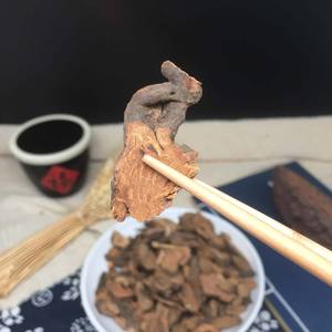 Vente en gros d'herbe Diyu séchée Sanguisorba officinalis rhizome tonnerre rouge tranché Rousse Burnet racine à vendre - Product Image 2