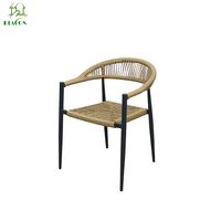 Chaise de salle à manger en aluminium de rotin tissé commercial Patio en osier moderne luxe empilable balcon extérieur Restaurant chaise de salle à manger