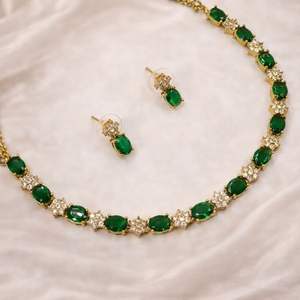 Ensemble de bijoux de mariée indiens traditionnels avec diamants américains - Collier et boucles d'oreilles de mariage exquis plaqués argent pour femmes - Product Image 6