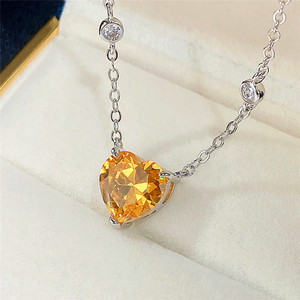 Collana con ciondolo a cuore in cristallo giallo, catena in lega placcata argento, gioielli romantici da donna per l'uso quotidiano, regalo - Product Image 1