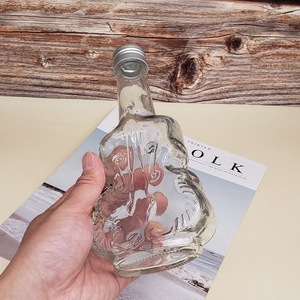 Fabricant personnalisé Nouveau design Bouteille à boire en forme de guitare en verre transparent unique Bouteille de spiritueux Brandy <span class=keywords><strong>France</strong></span> 200ml Vente en gros - Product Image 3