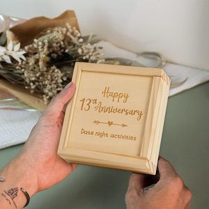 Caja de <span class=keywords><strong>Regalo</strong></span> de Madera Sin Terminar para el <span class=keywords><strong>13</strong></span>.º <span class=keywords><strong>Aniversario</strong></span>, Caja de Almacenamiento de Madera Portátil con 52 Ideas para Citas, <span class=keywords><strong>Regalo</strong></span> de Recuerdo para Esposa o Esposo - Product Image 2
