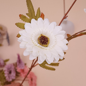 Flores Artificiales de Frangipani y Gerbera de Tres Cabezas, Estilo Europeo Vintage, Materiales Florales de Seda al por Mayor para Bodas, Salones y Hogares - Product Image 4