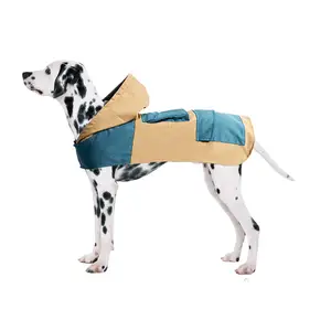 Capa impermeável e à prova de vento com chapéu Custom Pet Dog Cape Pet Pet Clothes