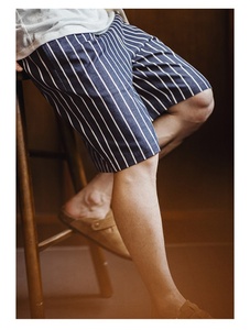 Pantalones cortos de chef de rayas verticales de mezclilla vintage americana Versus pantalones cortos casuales de pierna recta de mezcla de colores para hombres - Product Image 2