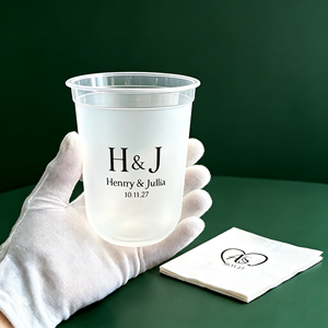 Gobelet en plastique en forme de U personnalisé avec logo imprimé pour café glacé, thé boba, smoothie, jus, bubble tea, gobelet en plastique PP PET avec couvercle en dôme et serviette - Product Image 1