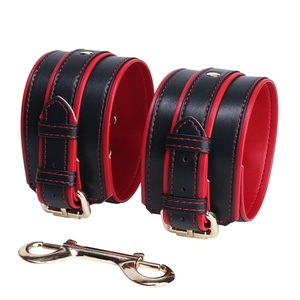 Tobilleras de Cuero Rojas y Negras Ajustables con Hebillas Metálicas, Restricciones para Tobillos y Pies, Esposas de Bondage BDSM para Parejas - Product Image 3