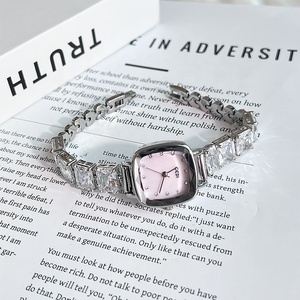 GEDI Bracelet en zircon de haute qualité Montre pour femme Light Luxury Niche Crushed Ice Fashion Ladies Sugar Cube Quartz Watch - Product Image 5