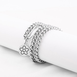 สร้อยคอคิวบันสแตนเลสแบบยูนิเซ็กซ์พร้อมจี้รูปดอกไม้สำหรับเครื่องประดับแฟชั่น - Product Image 3